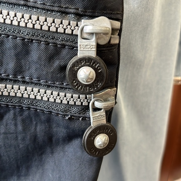 Kipling  mini bag  super light  2 front zip pockets   Monkey key ring   Like New - Picture 6 of 10
